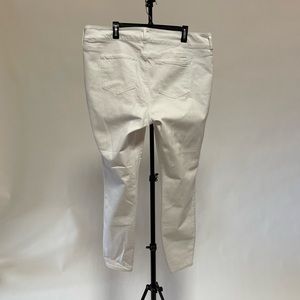 Torrid High Rise Skinny Jean in white, Size 22XT plus size 22 EXTRA TALL